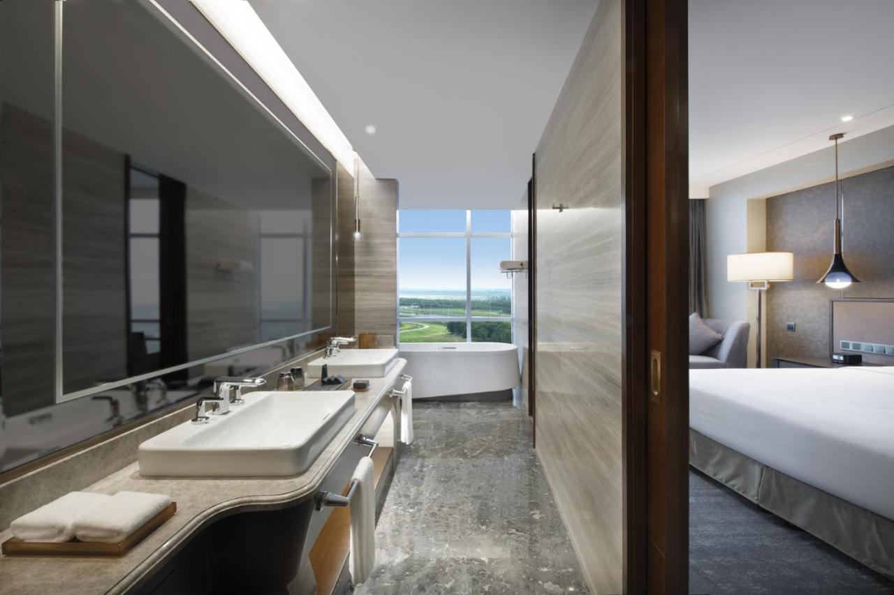 Grand Barony Qingdao Airport Hotel エクステリア 写真